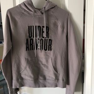 Size medium Woman’s Under Armour sweatshirt.